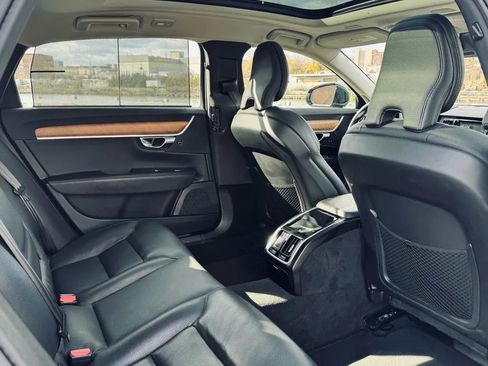 Used 2022 Volvo S90 B6 Momentum image 24