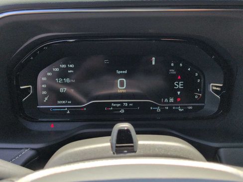 Used 2024 GMC Yukon Denali Ultimate AWD/4WD image 17