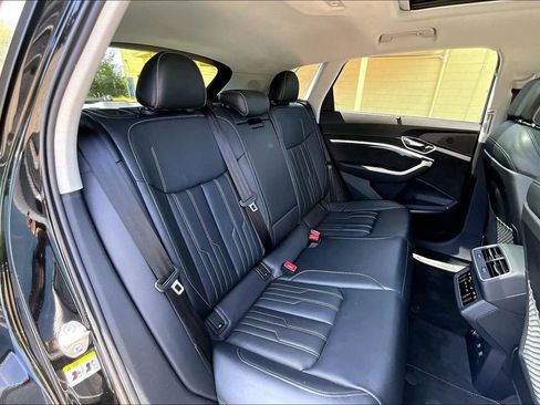 Used 2019 Audi e-tron Prestige w/ Prestige Package AWD/4WD image 20