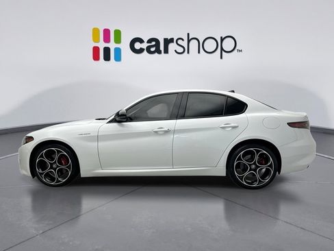 Used 2024 Alfa Romeo Giulia Veloce AWD/4WD image 2