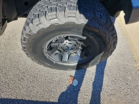 Used 2016 Jeep Wrangler Unlimited Rubicon w/ Connectivity Group image 10