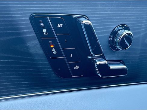 Used 2025 Cadillac Lyriq Luxury AWD/4WD image 21