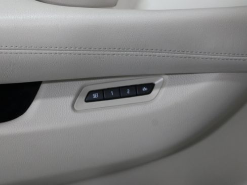 Used 2016 Cadillac Escalade Luxury AWD/4WD image 8
