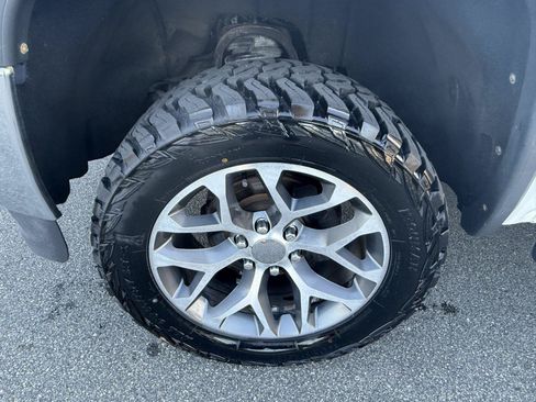 Used 2017 GMC Sierra 1500 SLE w/ SLE Value Package AWD/4WD image 24