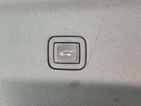 Used 2025 Chevrolet Suburban Z71 AWD/4WD image 31