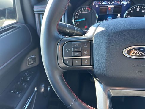 Used 2023 Ford Expedition Limited image 18