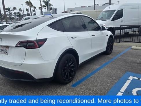 Used 2023 Tesla Model Y 2WD image 3