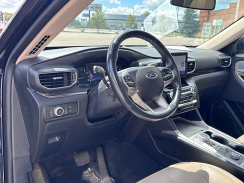 Used 2022 Ford Explorer Limited w/ Equipment Group 301A AWD/4WD image 11