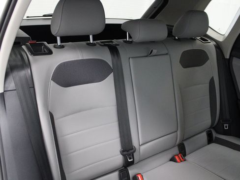 Used 2022 Volkswagen Taos SE image 29