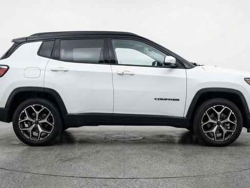 Used 2025 Jeep Compass Limited AWD/4WD image 11