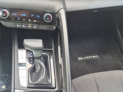Certified 2025 Hyundai Elantra Hybrid FWD image 13