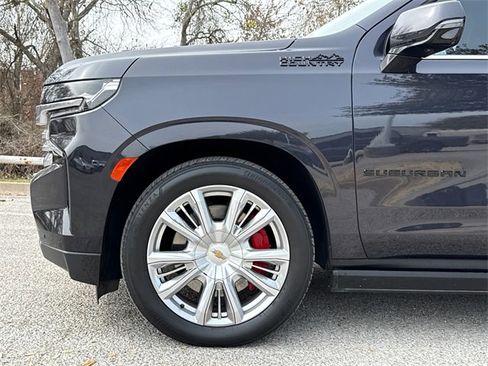 Used 2022 Chevrolet Suburban High Country image 5