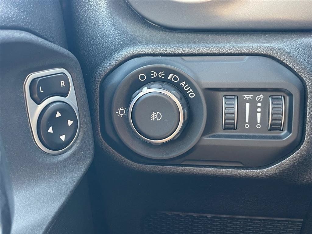 Used 2018 Jeep Wrangler Unlimited Sport S AWD/4WD image 19