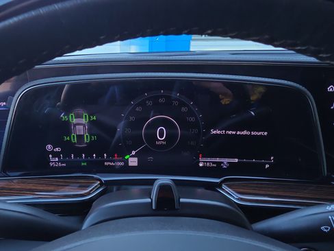 Used 2024 Cadillac Escalade Premium Luxury w/ Performance Package image 23