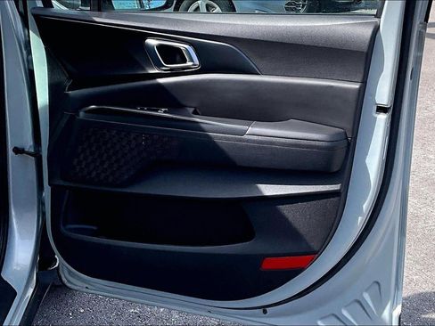 Used 2025 Kia Carnival SX w/ SX Dark Edition Package image 24