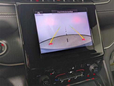 New 2025 Jeep Grand Cherokee Altitude image 24