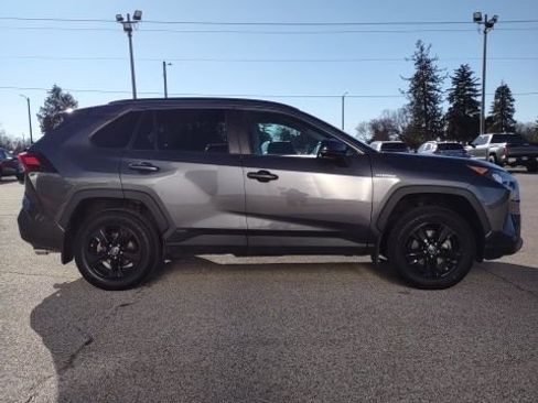 Used 2019 Toyota RAV4 LE image 6
