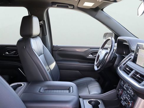 Used 2022 Chevrolet Suburban RST w/ Luxury Package AWD/4WD image 9
