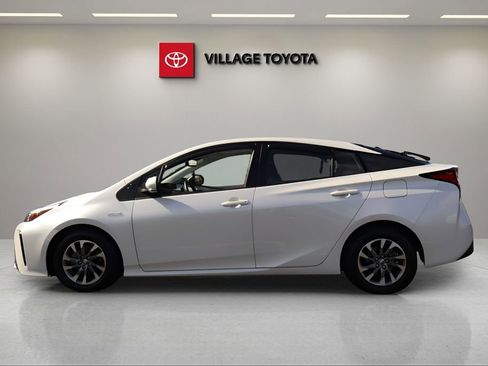 Certified 2021 Toyota Prius Limited w/ Premium Convenience Package FWD image 2