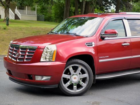 Used 2010 Cadillac Escalade Luxury AWD/4WD image 16