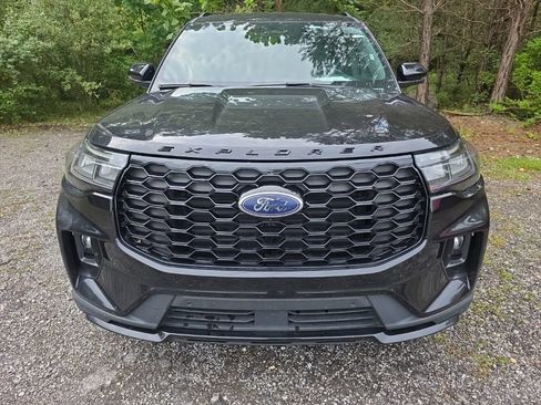Used 2025 Ford Explorer ST-Line w/ ST-Line Street Pack AWD/4WD image 2