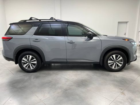Used 2025 Nissan Pathfinder SL FWD image 10
