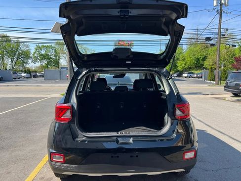 Used 2020 Hyundai Venue SE FWD image 9