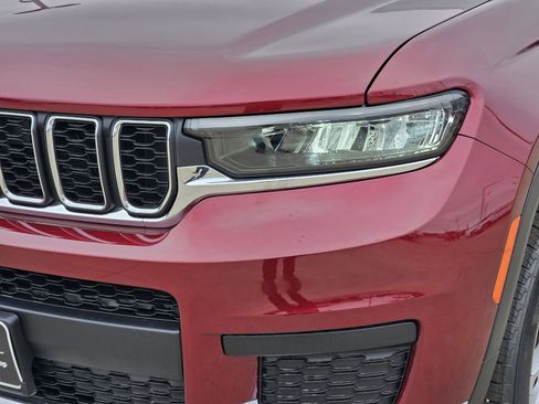 New 2025 Jeep Grand Cherokee L Laredo image 10