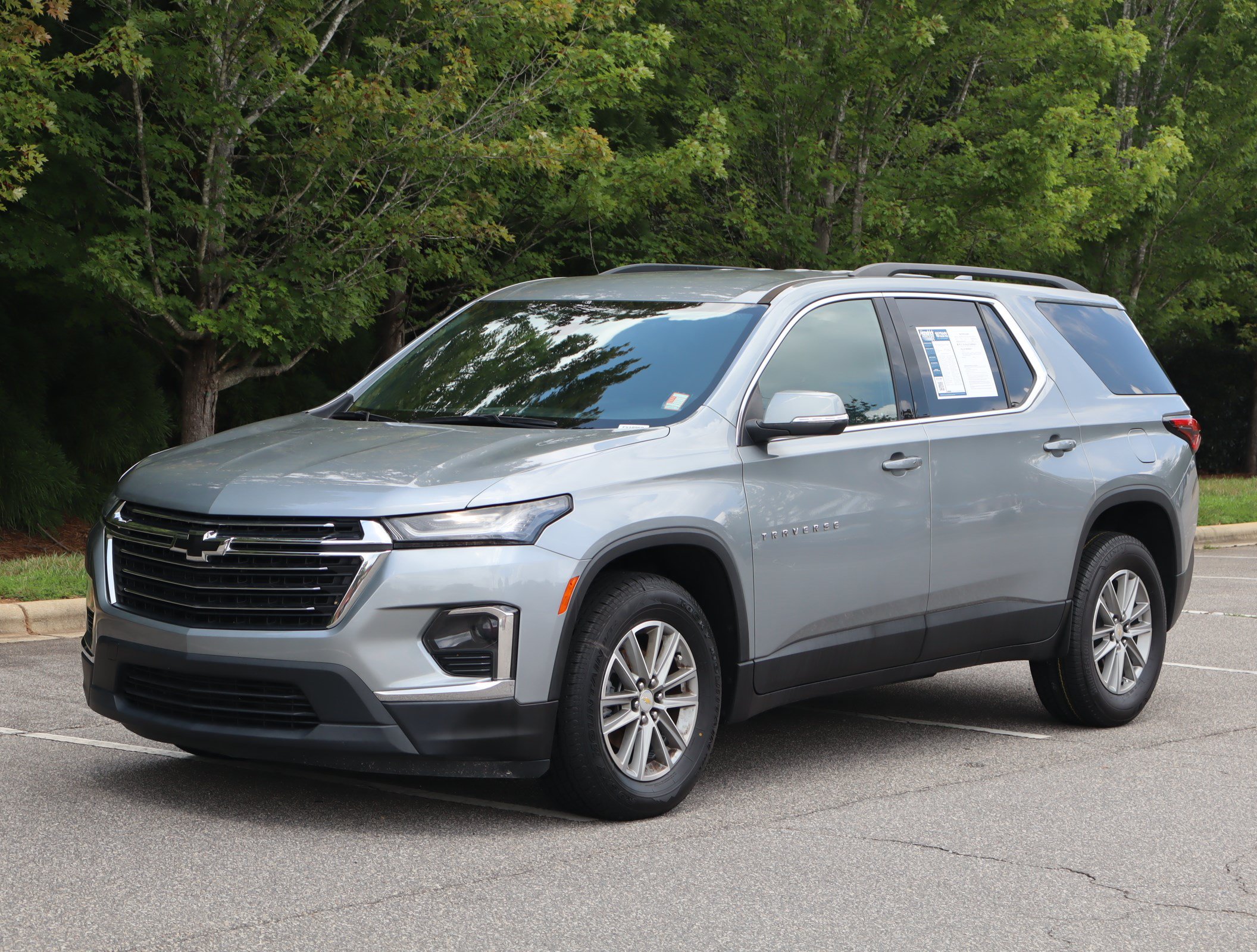 Used 2023 Chevrolet Traverse LT FWD image 5