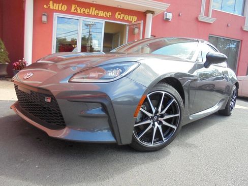 Used 2022 Toyota GR86 image 2