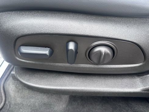 Certified 2024 Buick Enclave Essence image 11