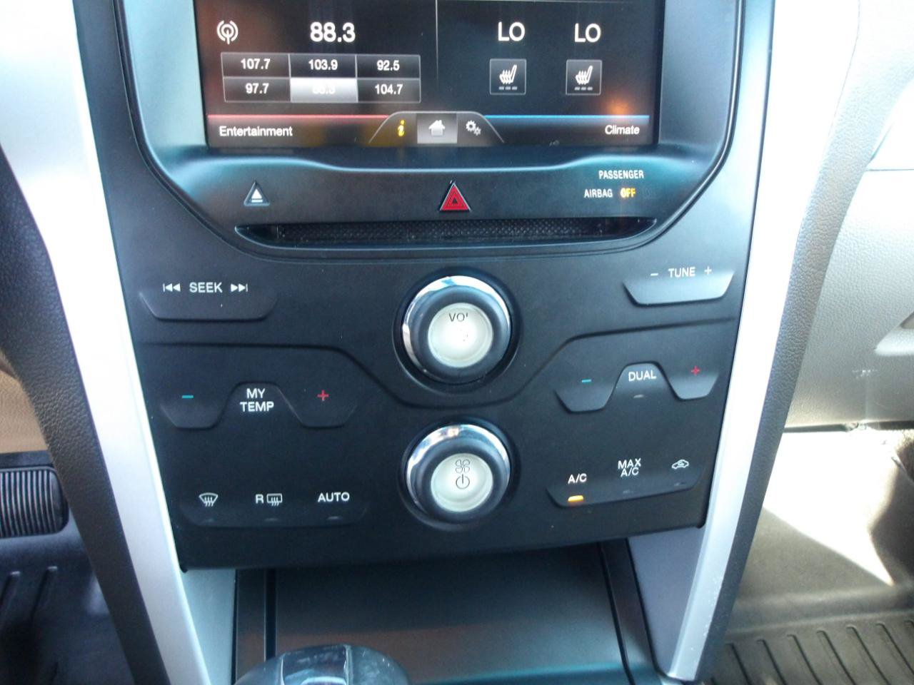 Used 2015 Ford Explorer XLT w/ Equipment Group 202A FWD image 24