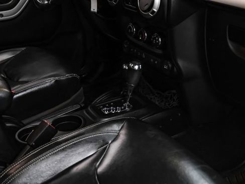 Used 2016 Jeep Wrangler Unlimited Rubicon w/ Connectivity Group image 18