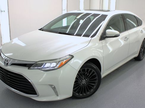 Used 2016 Toyota Avalon Touring image 2