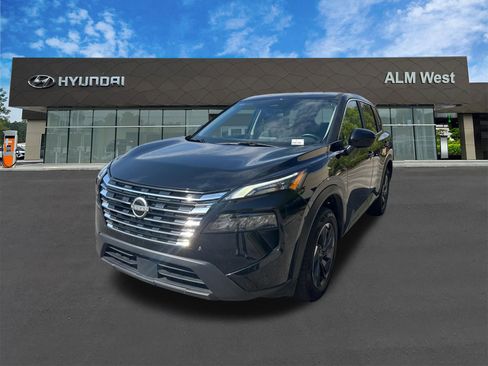 Used 2025 Nissan Rogue SV image 1