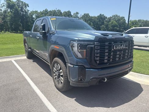 Used 2025 GMC Sierra 2500 Denali Ultimate AWD/4WD image 4