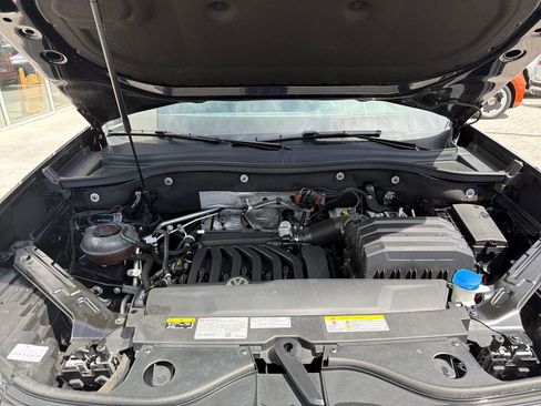 Certified 2023 Volkswagen Atlas SEL R-Line image 25