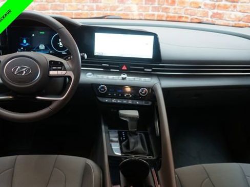 Used 2023 Hyundai Elantra SEL w/ Convenience Package image 11