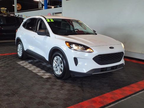 Used 2022 Ford Escape SE FWD image 2