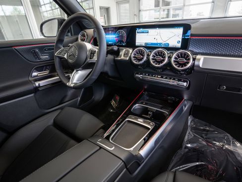 Used 2024 Mercedes-Benz GLB 250 GLB 250 w/ Exclusive Package image 19