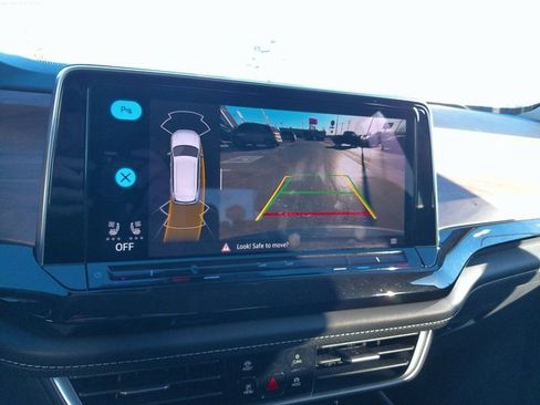 Used 2025 Volkswagen Atlas SE image 8