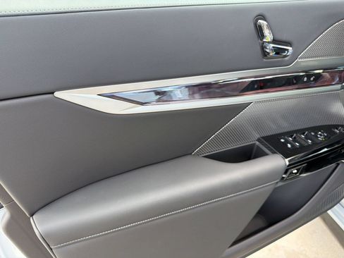 New 2026 BMW 750e xDrive AWD/4WD image 13