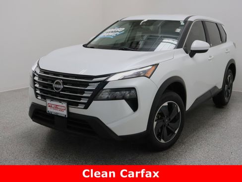 Used 2024 Nissan Rogue SV image 2