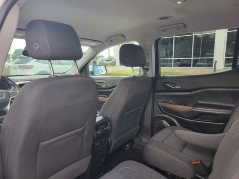 Used 2022 GMC Acadia SLE w/ Driver Convenience Package FWD image 26