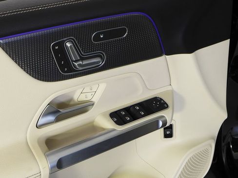 Used 2020 Mercedes-Benz GLB 250 GLB 250 image 12