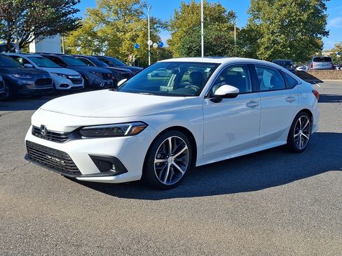 Used 2024 Honda Civic Touring image 3