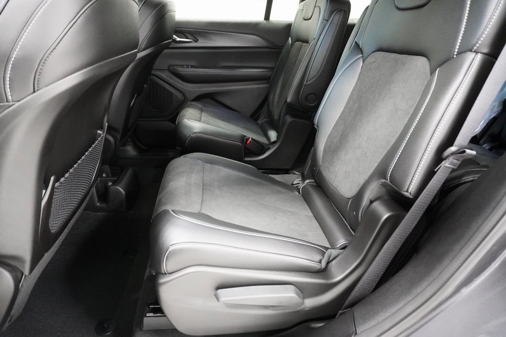 Used 2025 Jeep Grand Cherokee L Altitude AWD/4WD image 15