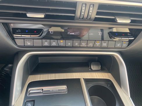 Certified 2025 MAZDA CX-70 Plug-In Hybrid w/ Premium Pkg AWD/4WD image 11