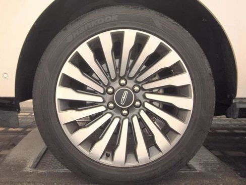 Used 2019 Lincoln Navigator L Reserve AWD/4WD image 9