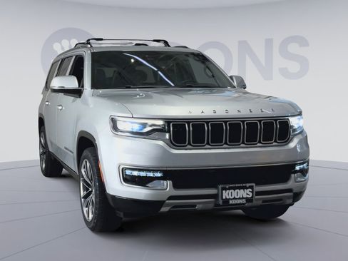 Used 2022 Jeep Wagoneer Series III w/ Premium Group I image 4